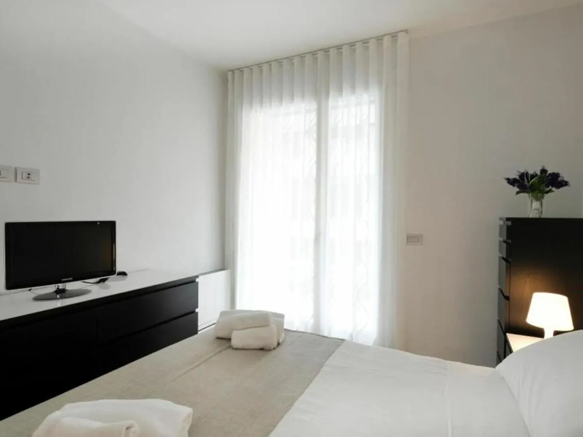 Cola Di Rienzo By Halldis Milano 0*,