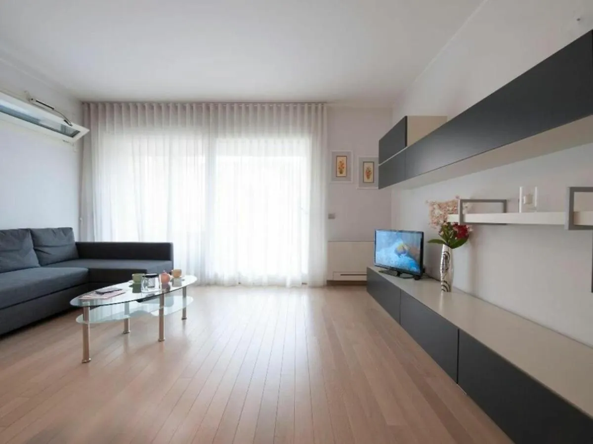 Cola Di Rienzo By Halldis Milano Italien